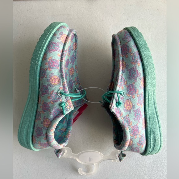 Simply Southern
Collection Youth
Slip On Turtle Green
Shoes Girls 13 - Picture 4 of 13